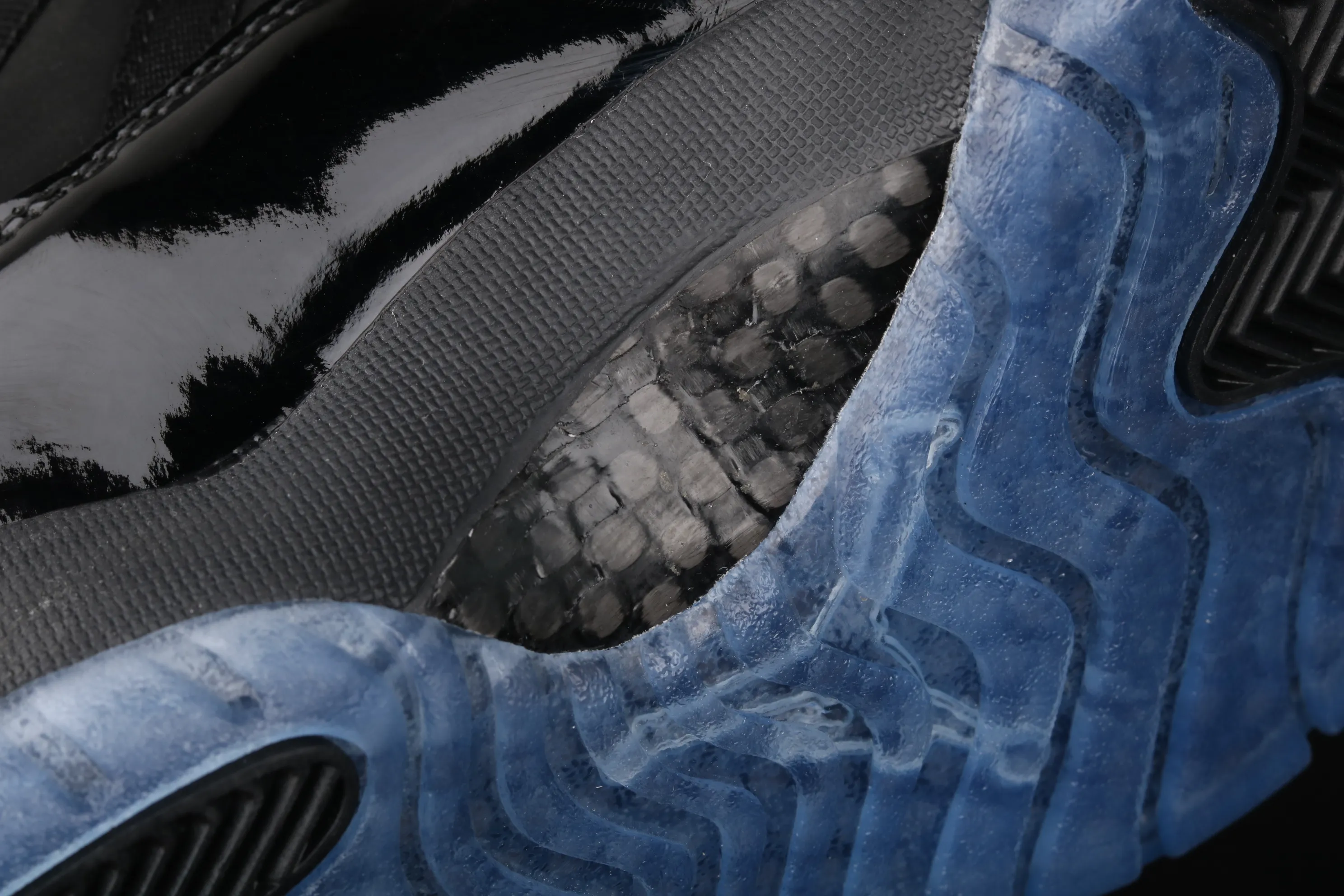 All categories Air Jordan Jordan series basketball shoes Air Jordan 11 X version Air Jordan 11 "Cap and Gown" AJ11 Joe 11 Black Gamma Black Warrior 378037-005